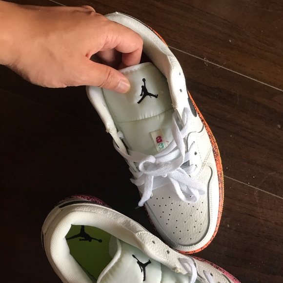 Nike shoe main image 4